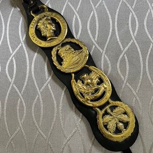 Vintage Elizabeth II Silver Jubilee 1952-1977 horse brasses and leather strap